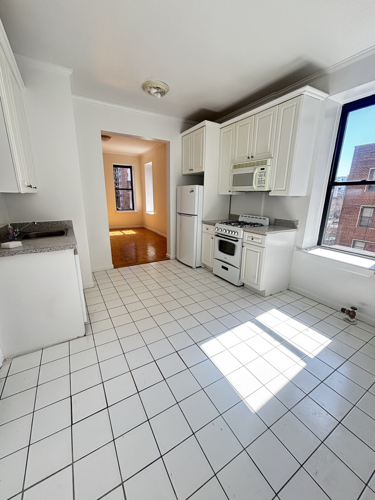 East 38th Street - Photo 5