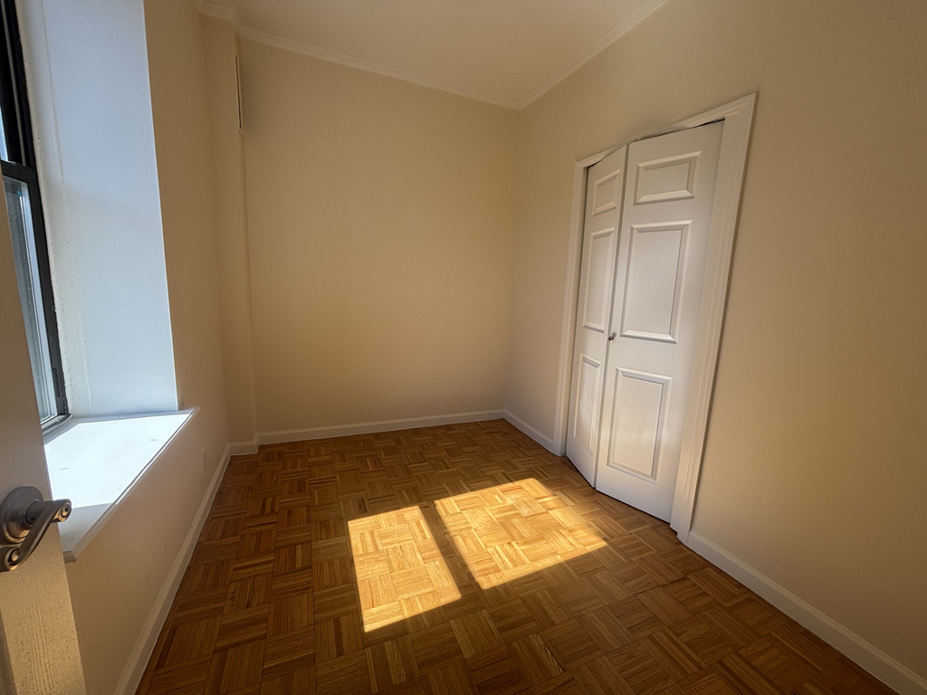 East 38th Street - Photo 10