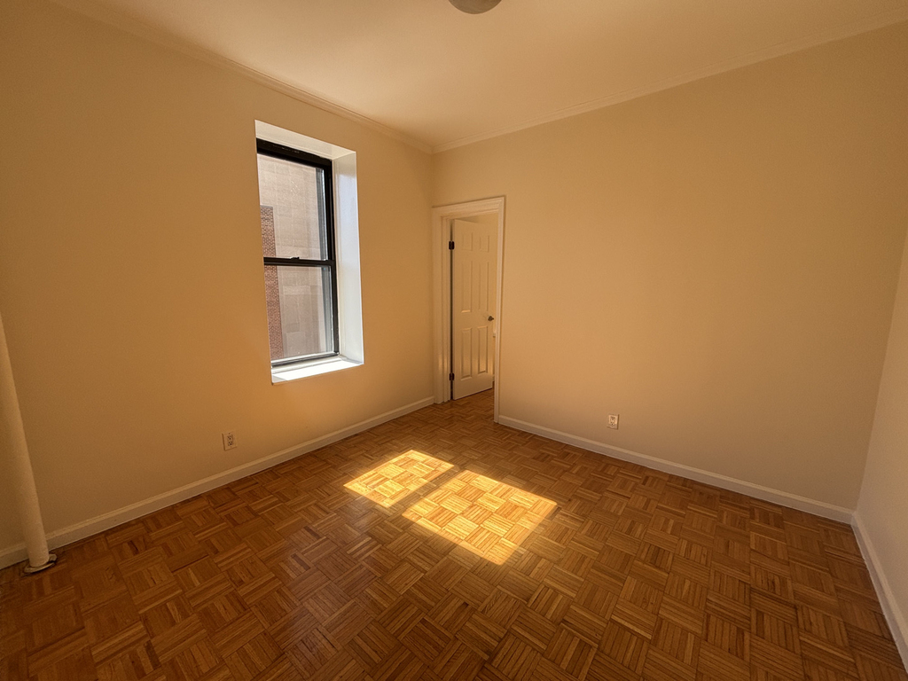East 38th Street - Photo 8