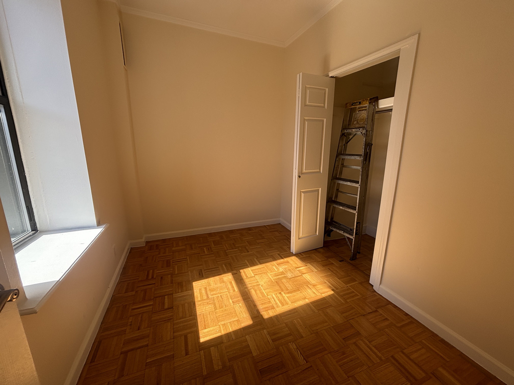 East 38th Street - Photo 9