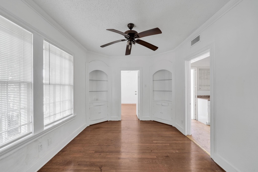 1939 Richmond Avenue - Photo 4