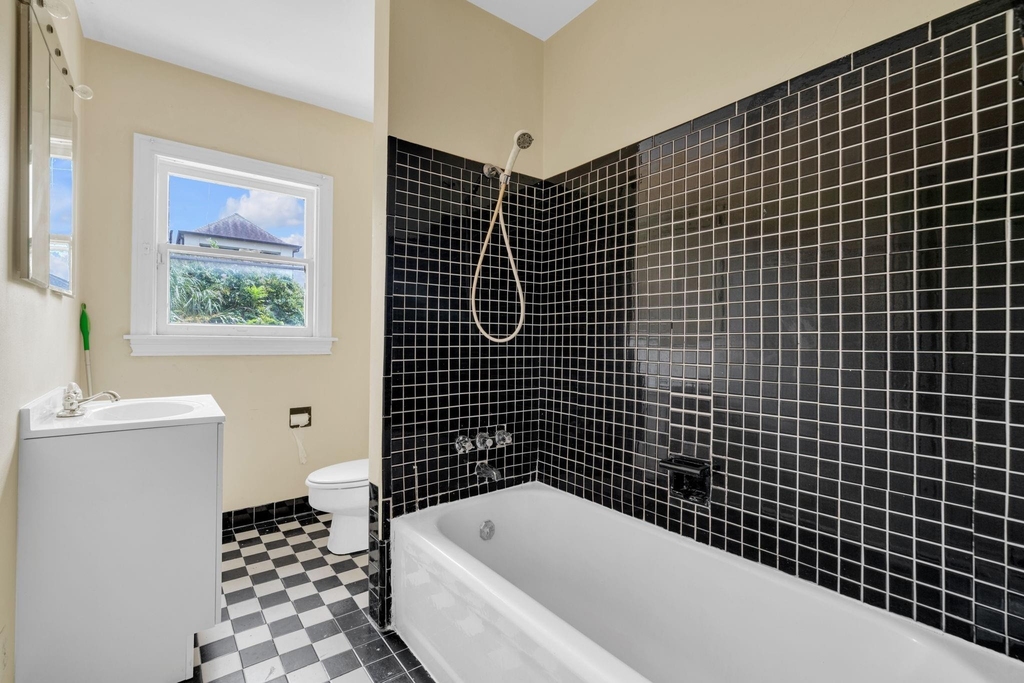 1939 Richmond Avenue - Photo 9