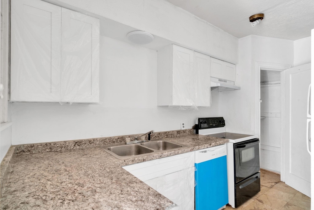 1939 Richmond Avenue - Photo 3