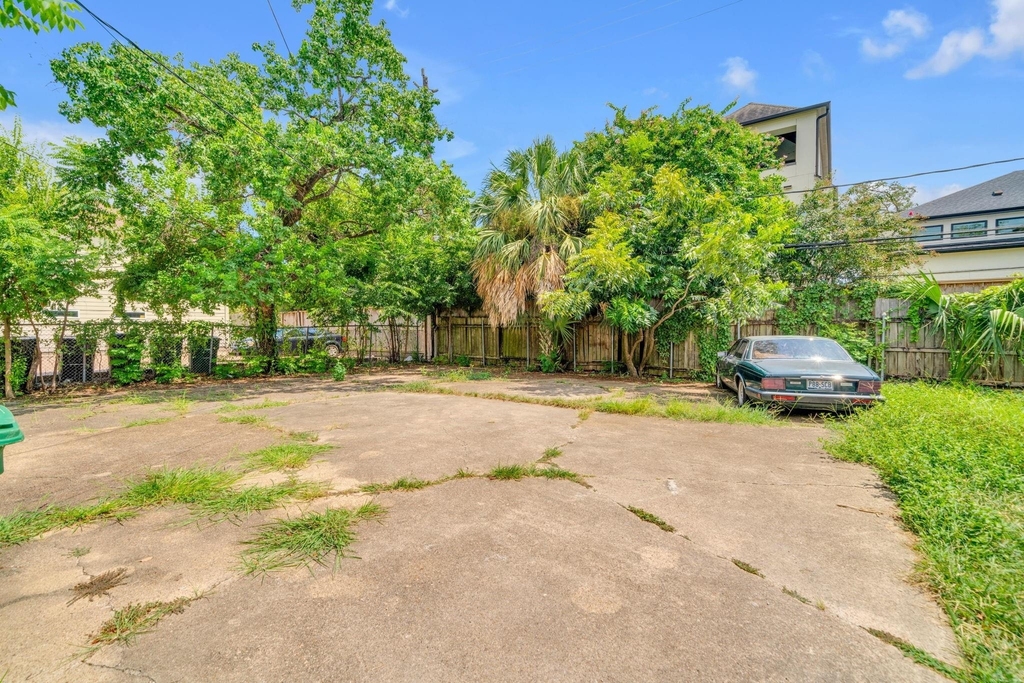 1939 Richmond Avenue - Photo 12
