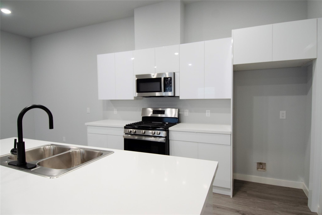 2830 Mansfield Street - Photo 5