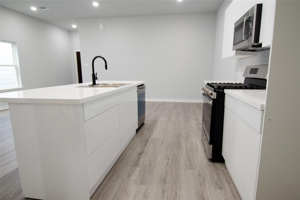 2830 Mansfield Street - Photo 6