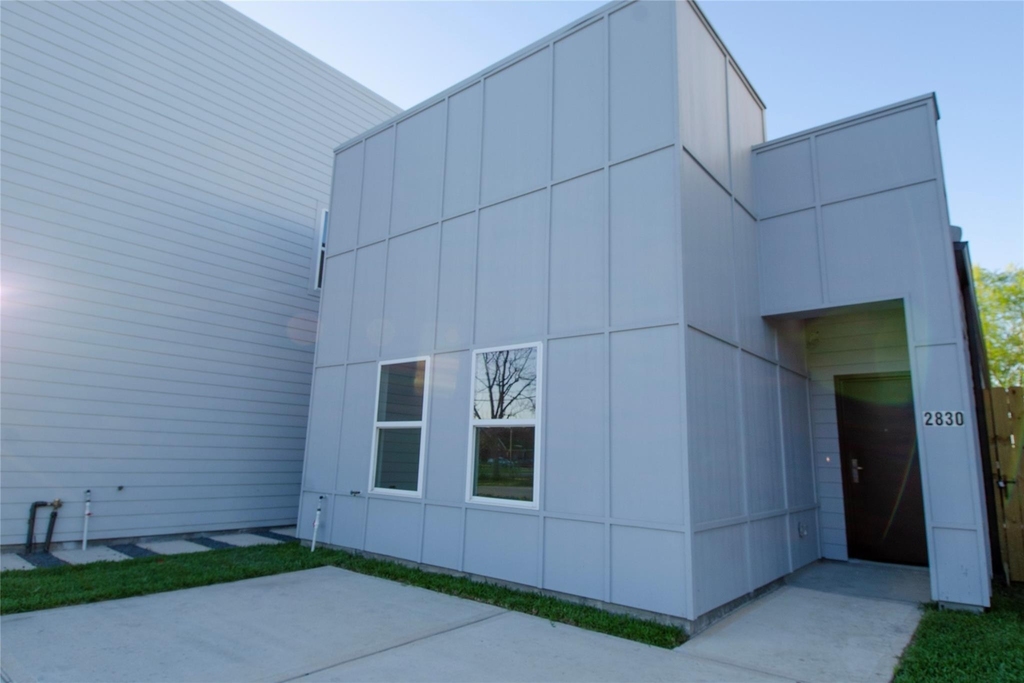 2830 Mansfield Street - Photo 2