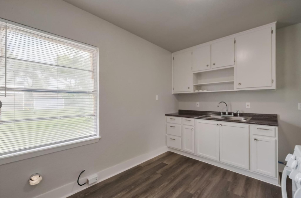 1311 Fred Street - Photo 11
