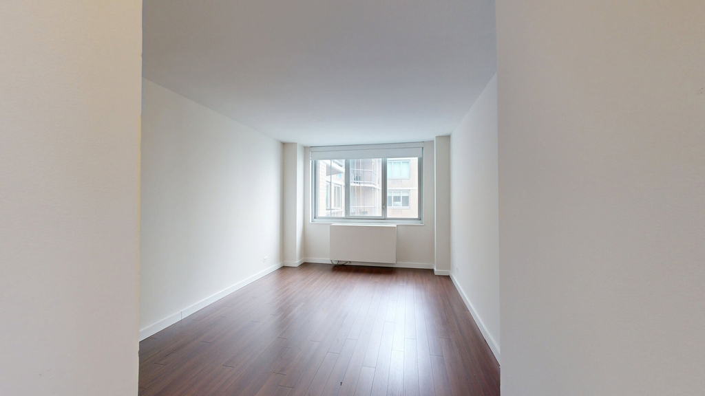 401 E 34th St - Photo 4