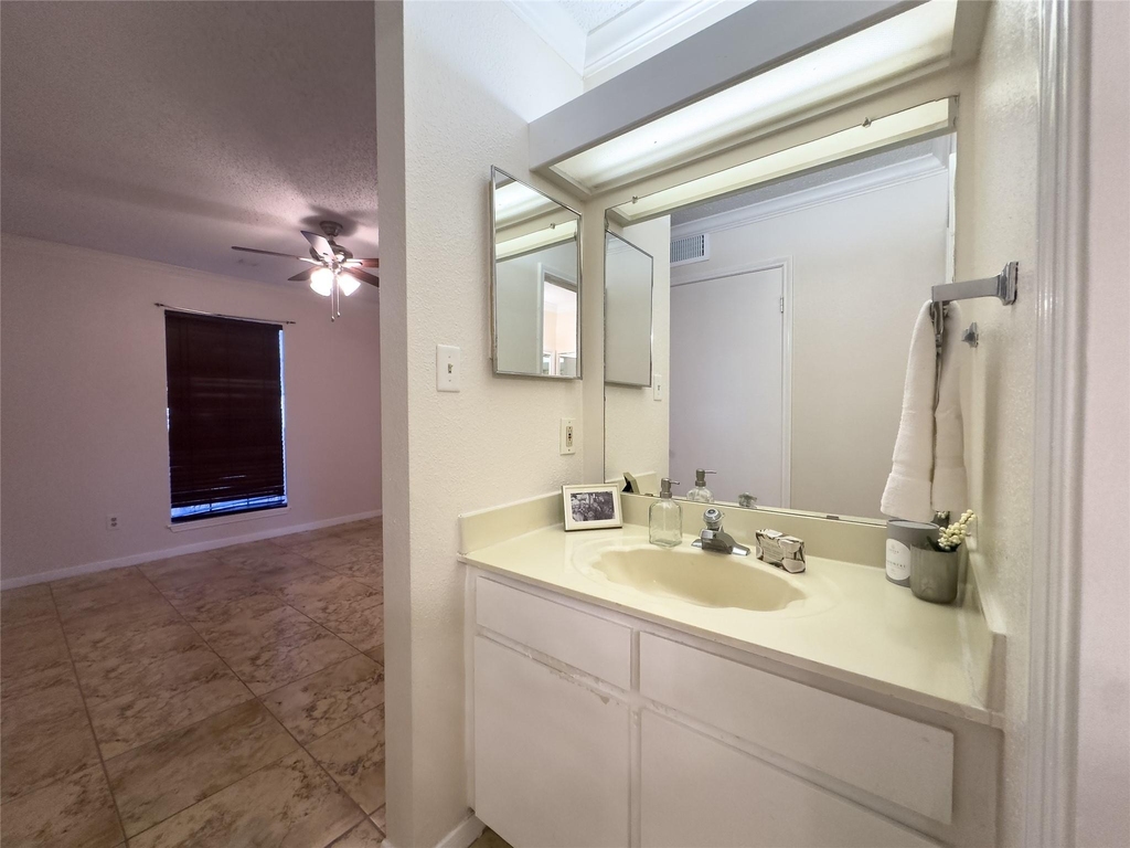 2121 Hepburn Street - Photo 11