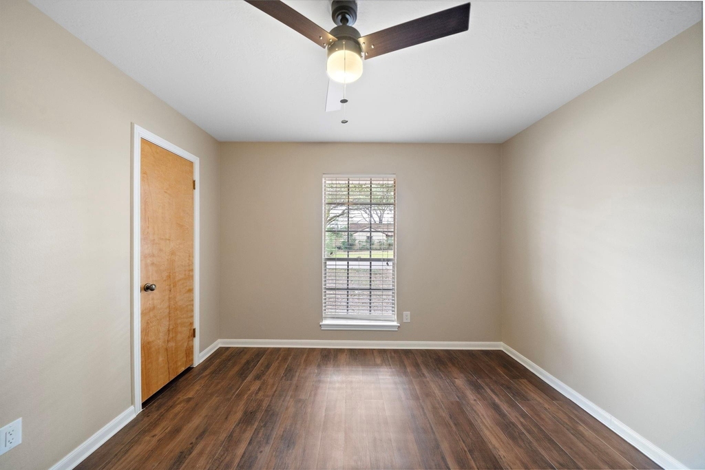 1104 Hillcrest Drive - Photo 8