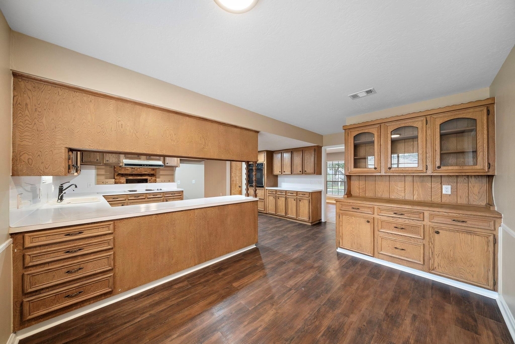 1104 Hillcrest Drive - Photo 6