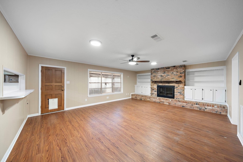 1104 Hillcrest Drive - Photo 4