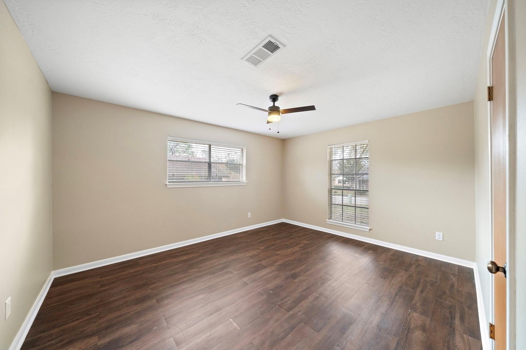 1104 Hillcrest Drive - Photo 10