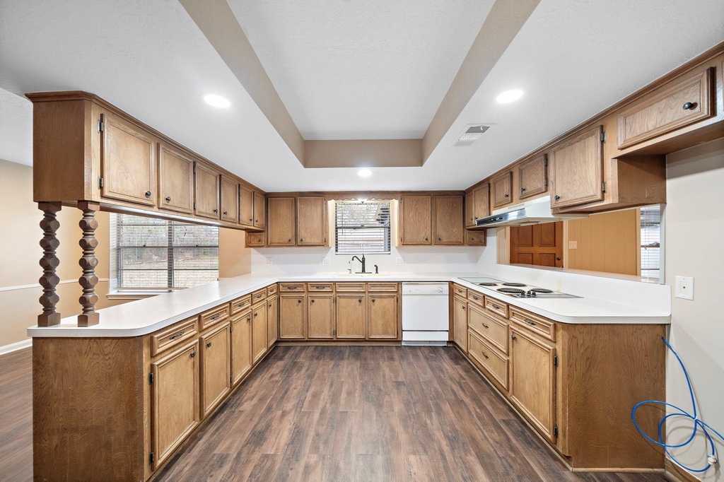 1104 Hillcrest Drive - Photo 5