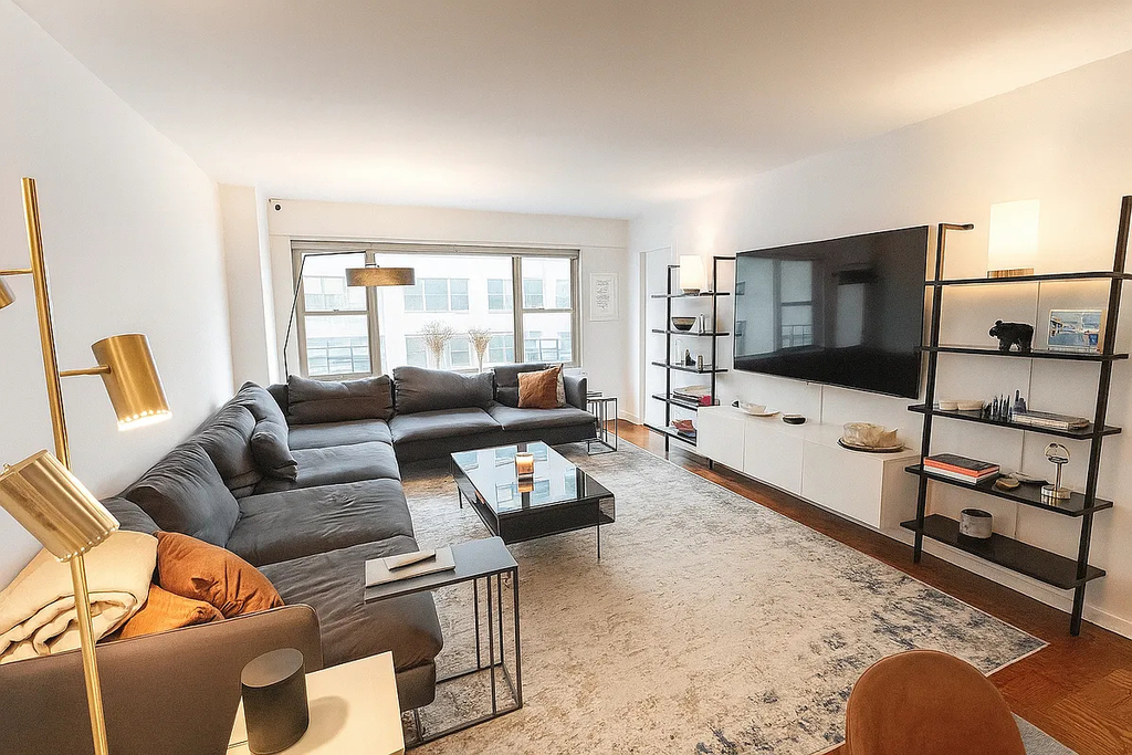 East 61st Street - Photo 3
