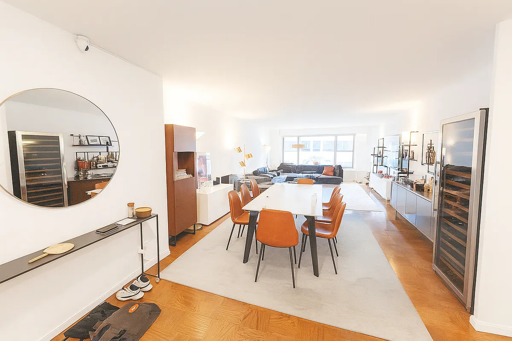East 61st Street - Photo 0