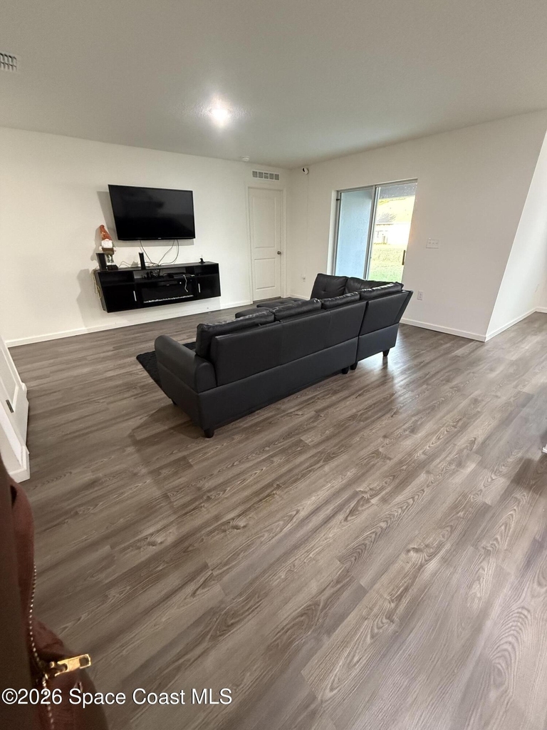487 Wiltshire Avenue Sw - Photo 3