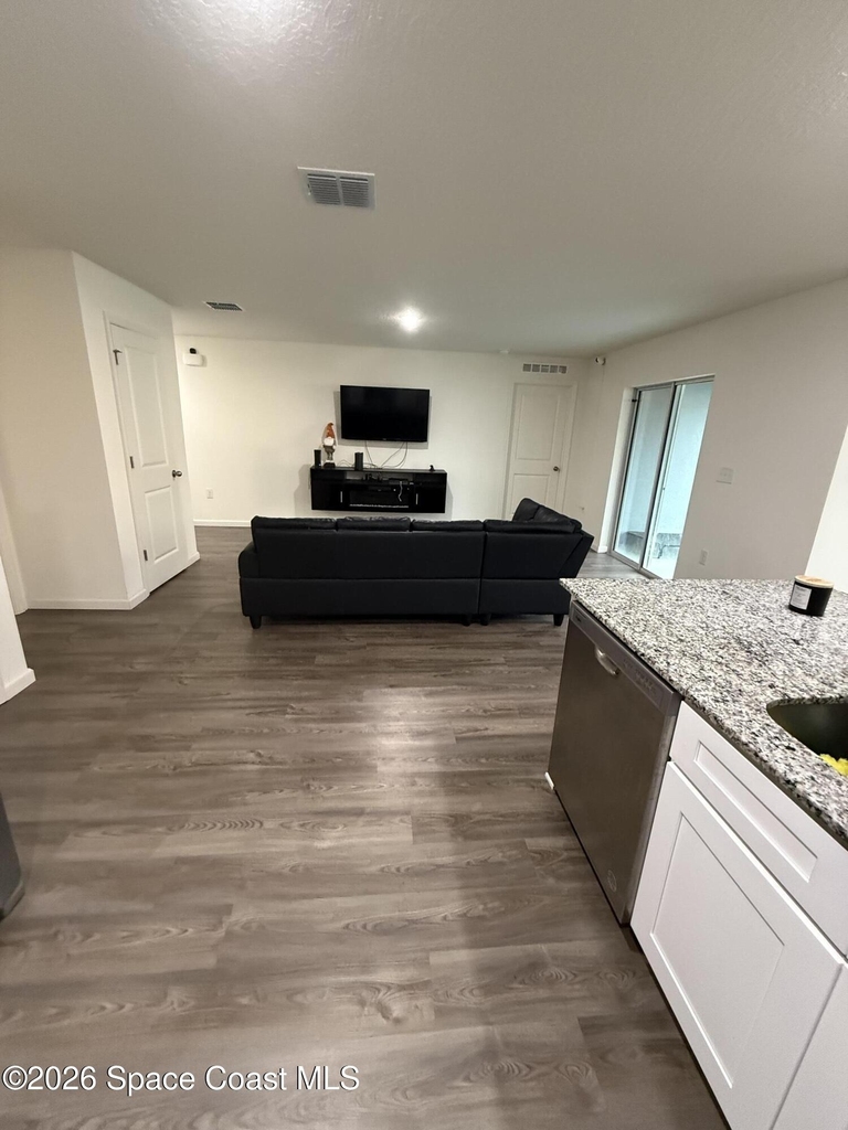 487 Wiltshire Avenue Sw - Photo 8