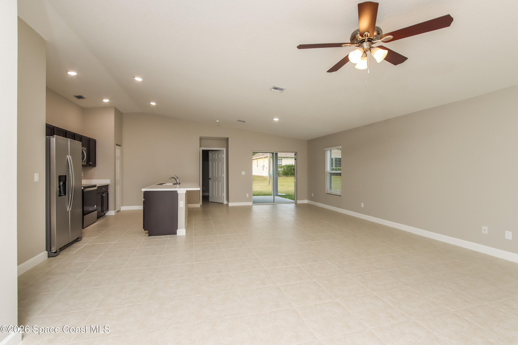 543 Reading Street Se - Photo 2