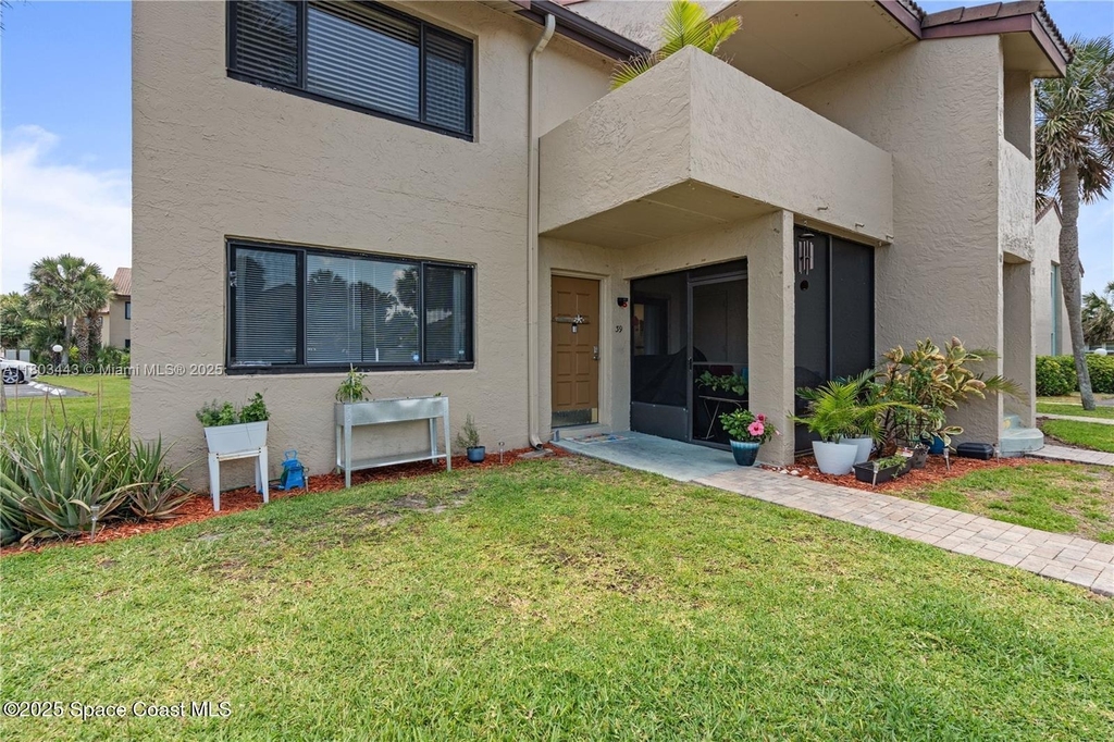 1145 N Shannon Avenue - Photo 0