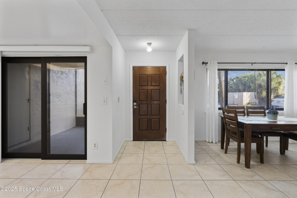 1145 N Shannon Avenue - Photo 2