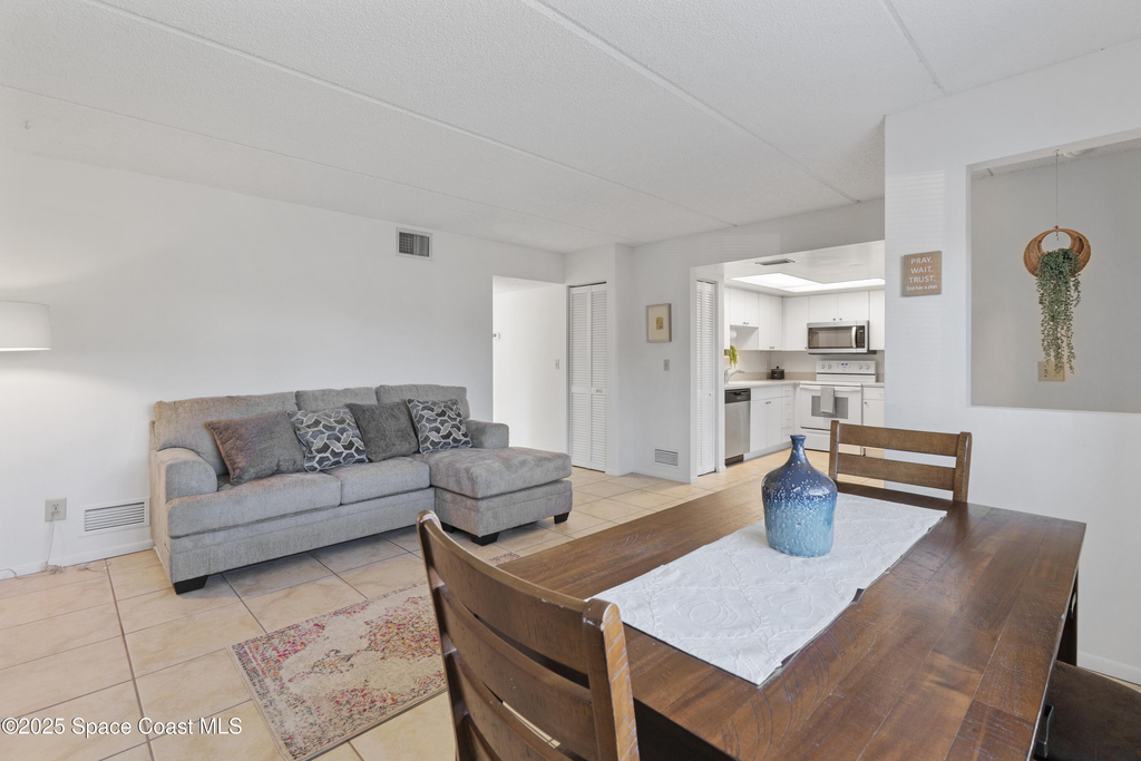 1145 N Shannon Avenue - Photo 8