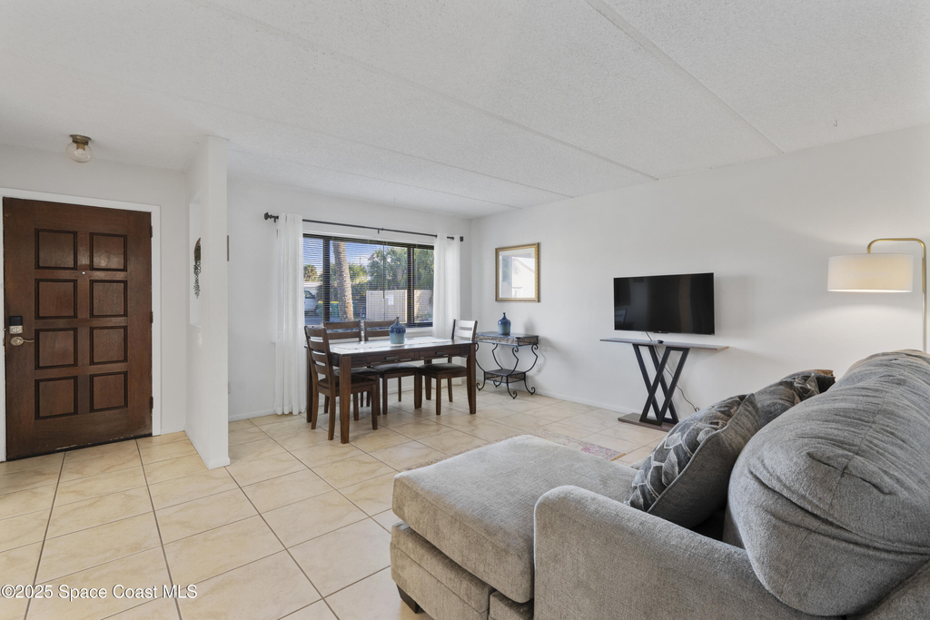 1145 N Shannon Avenue - Photo 1