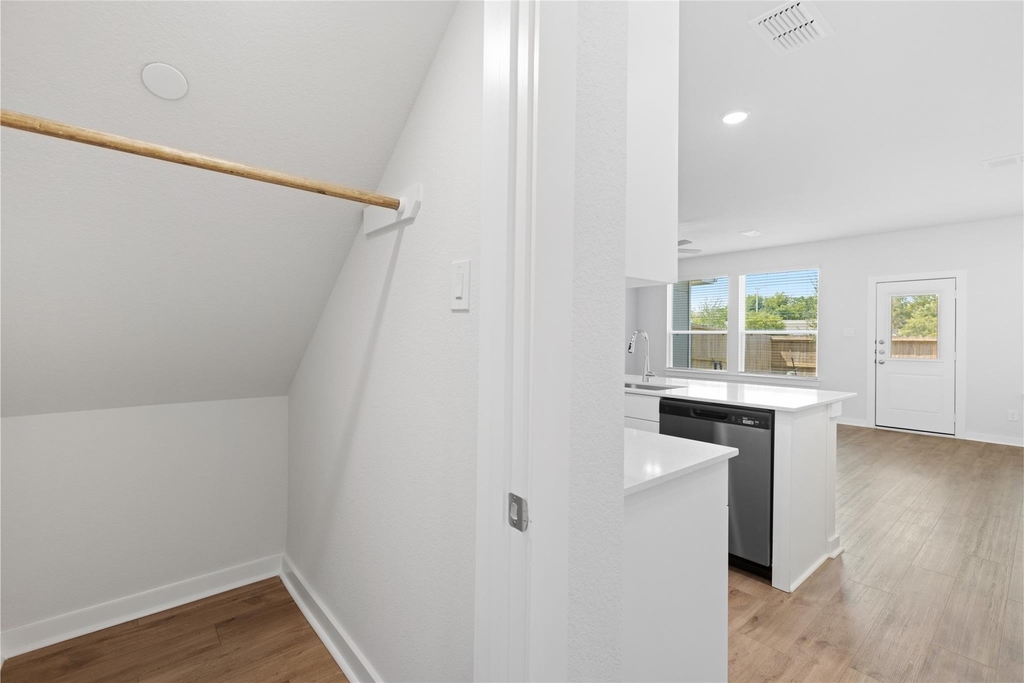 3035 Dovedale Street - Photo 6