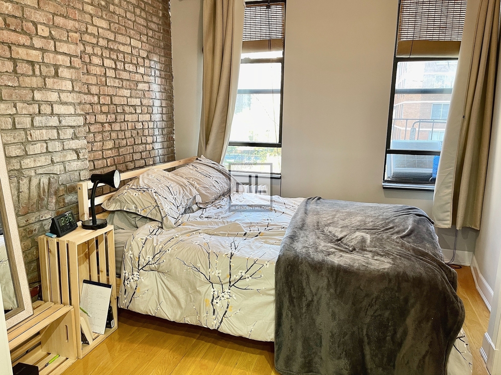 Second Avenue - Photo 2