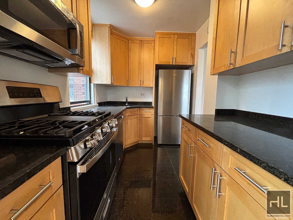 East 79th Street - Photo 3