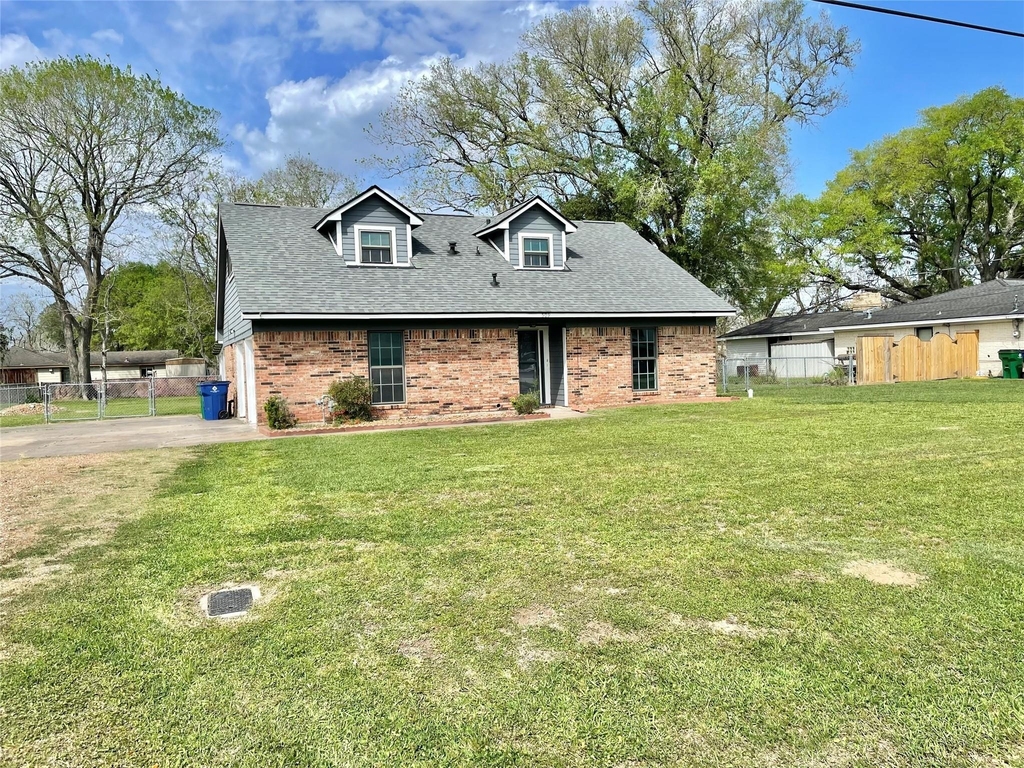 509 Dwyer Street - Photo 0