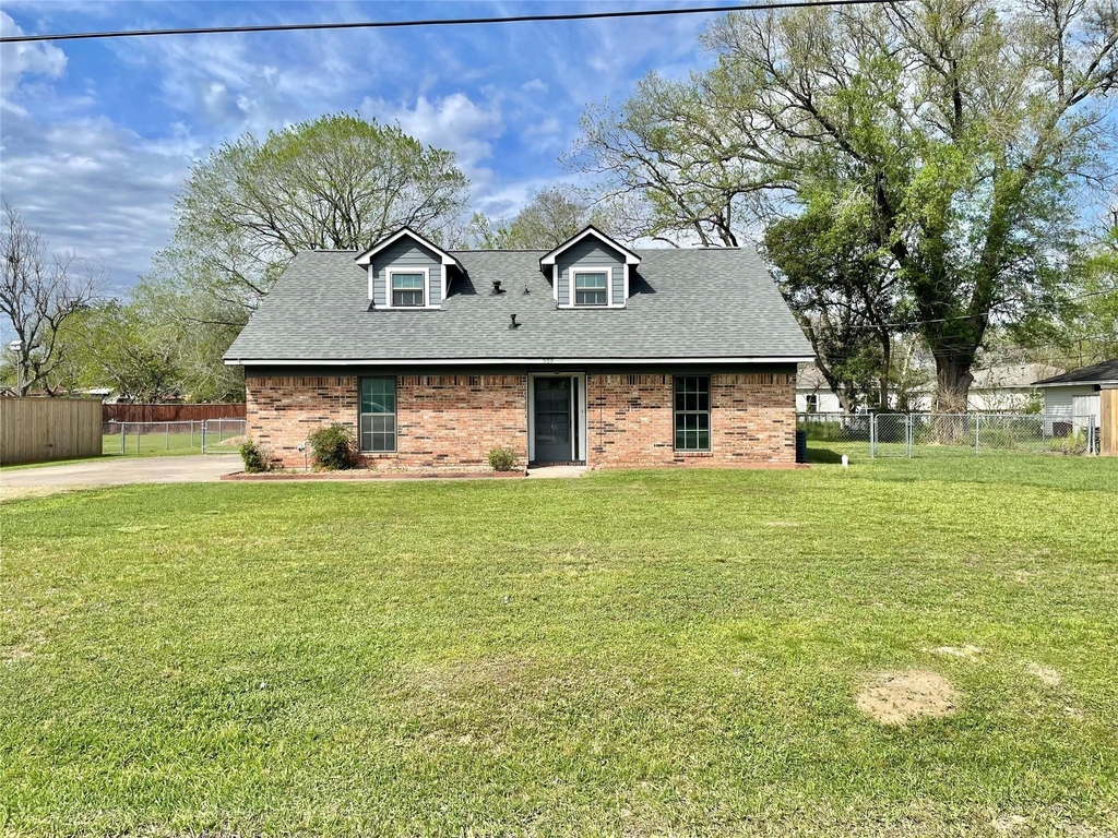 509 Dwyer Street - Photo 2