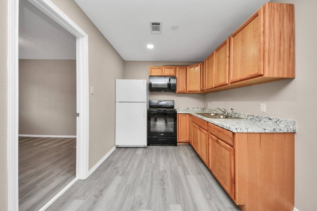 17111 River Road - Photo 10