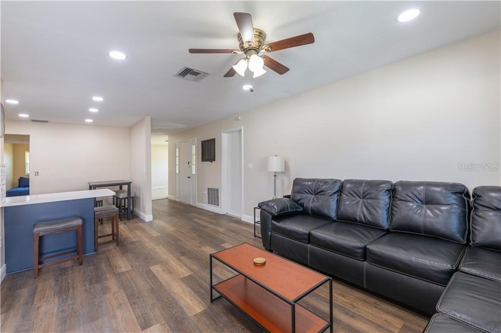 4711 Ridge Point Drive - Photo 3