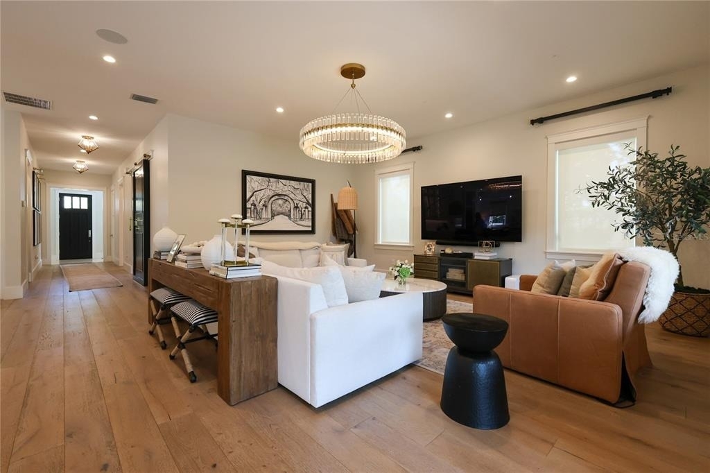 2402 W Parkland Boulevard - Photo 9