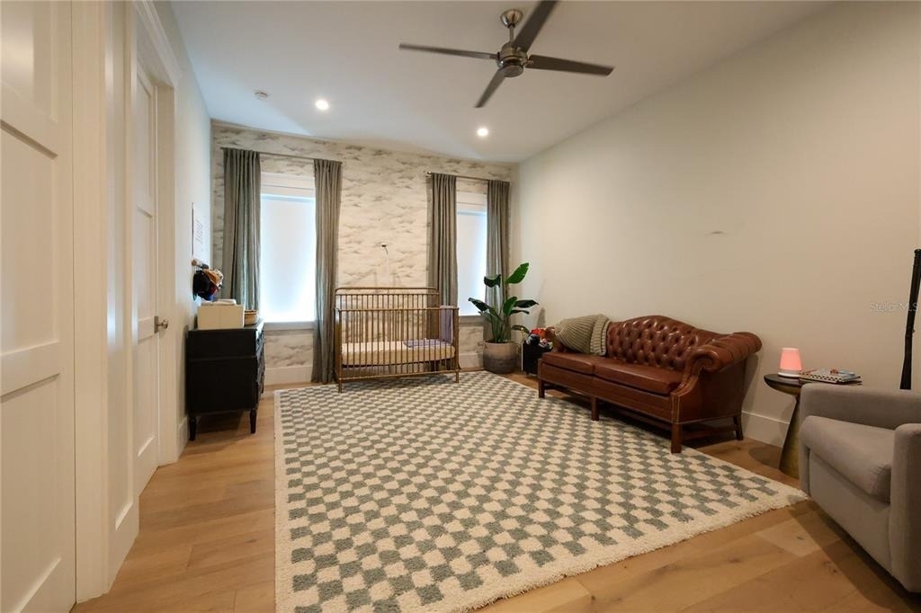 2402 W Parkland Boulevard - Photo 33
