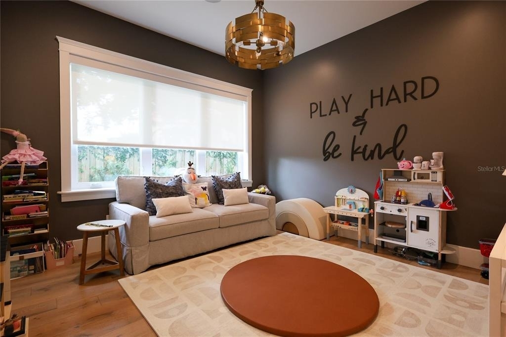 2402 W Parkland Boulevard - Photo 19