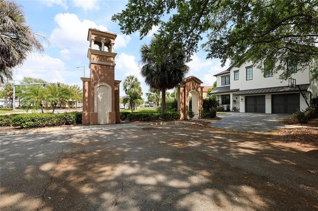 2402 W Parkland Boulevard - Photo 43