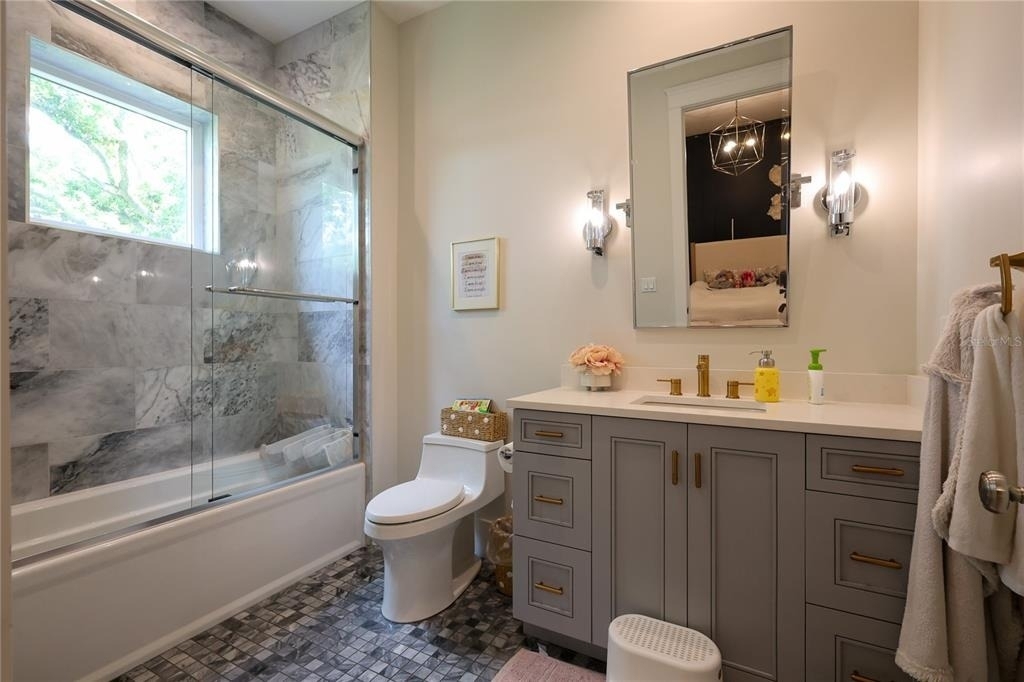 2402 W Parkland Boulevard - Photo 32