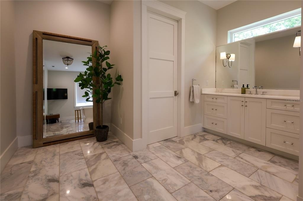 2402 W Parkland Boulevard - Photo 27