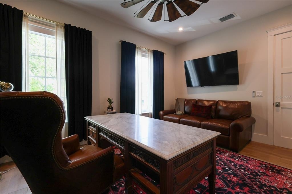 2402 W Parkland Boulevard - Photo 29