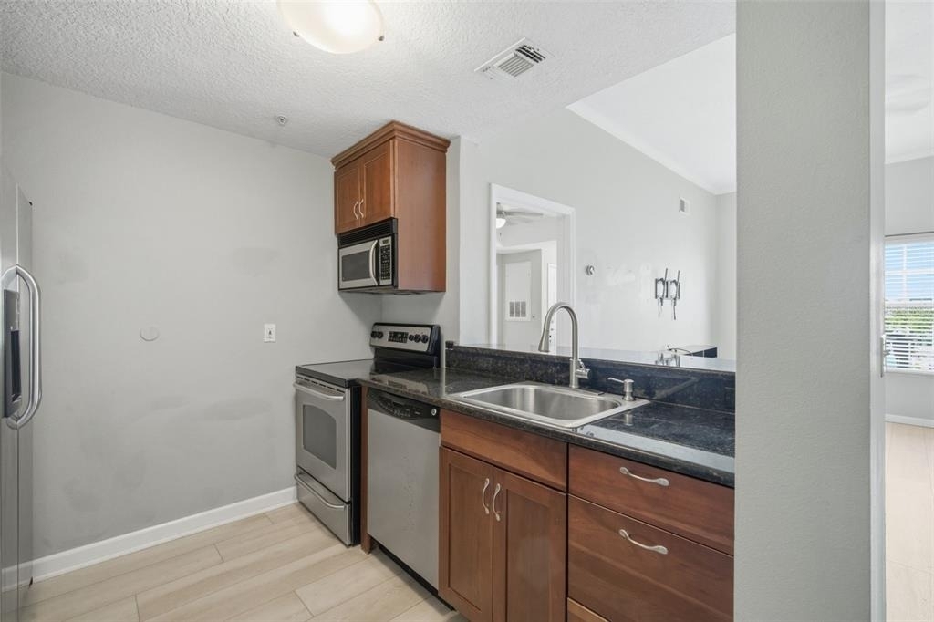 800 S Dakota Avenue - Photo 3