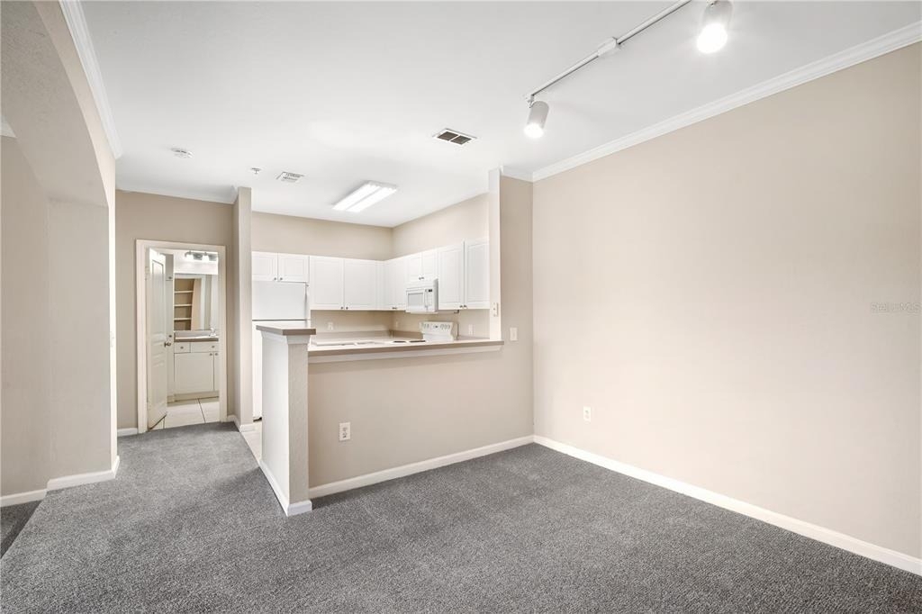 9301 Crescent Loop Circle - Photo 7