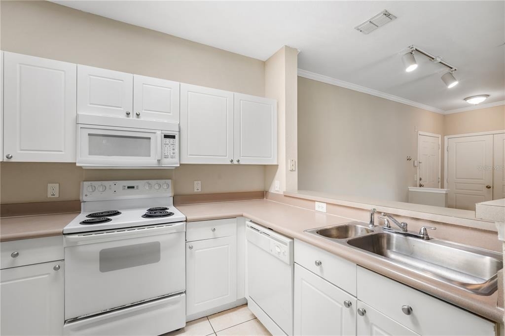 9301 Crescent Loop Circle - Photo 12