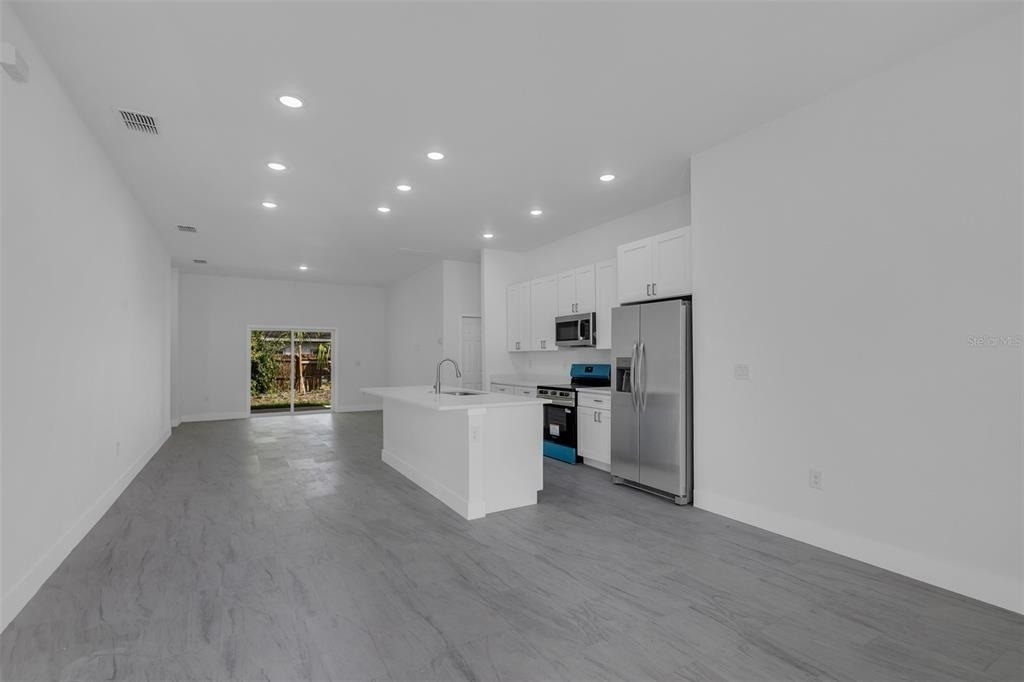 1221 Sw 5th Street - Photo 2