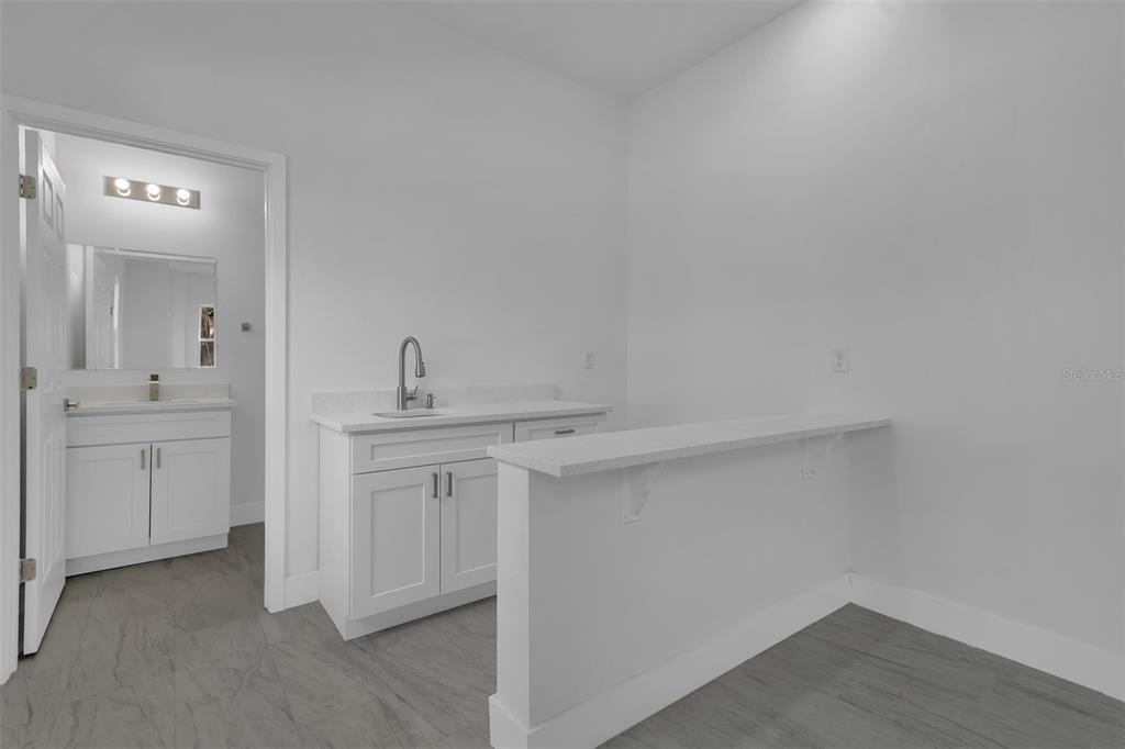 1221 Sw 5th Street - Photo 9