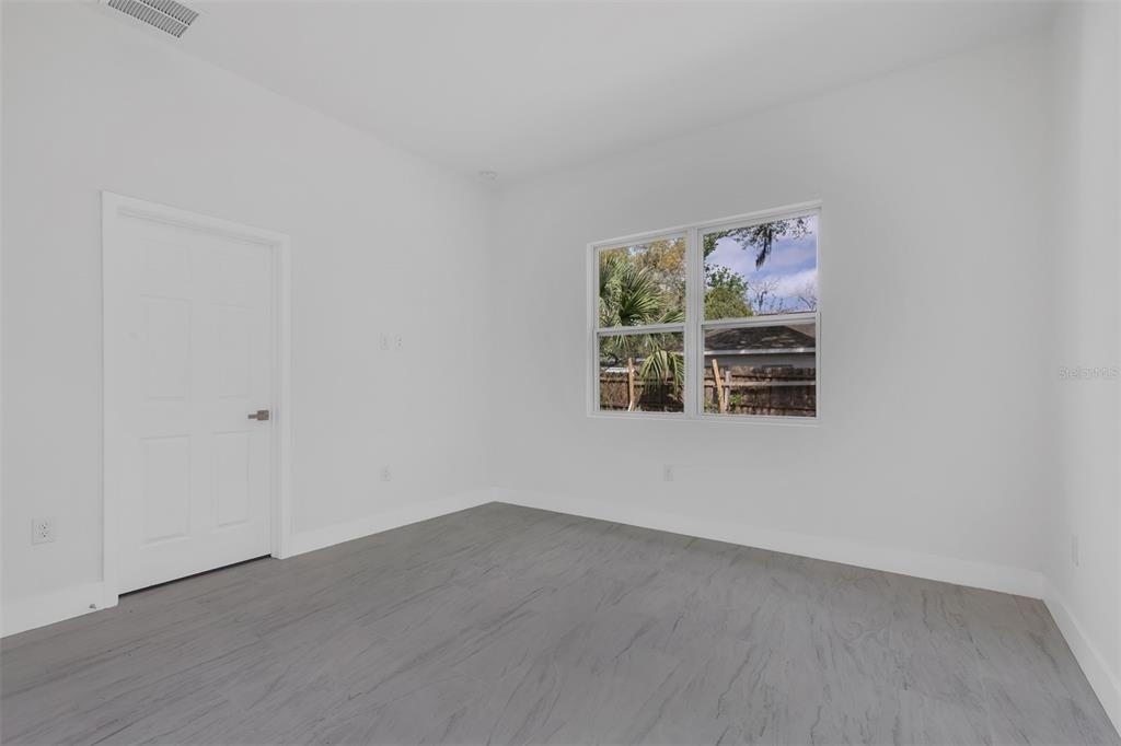 1221 Sw 5th Street - Photo 4