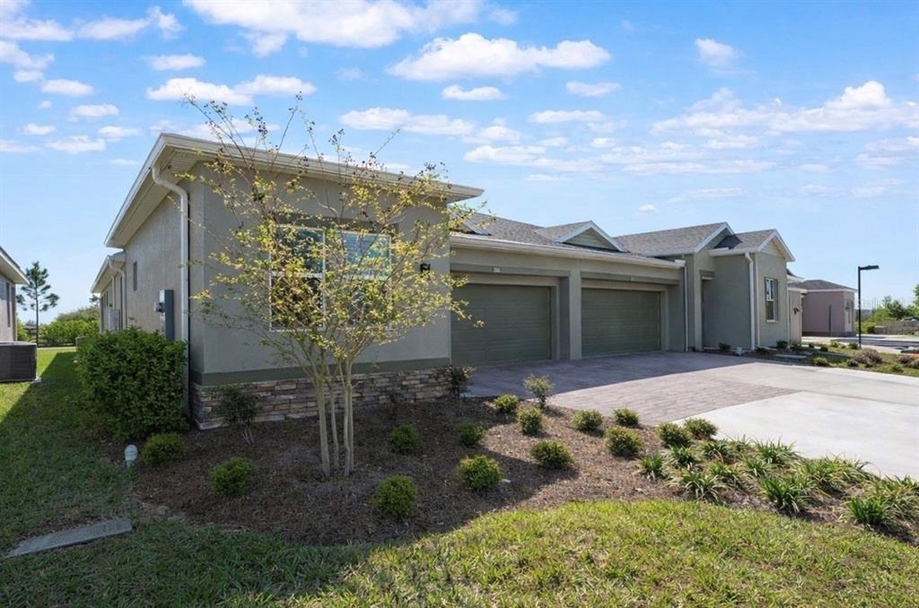 3335 Nw 52nd Avenue Road - Photo 1