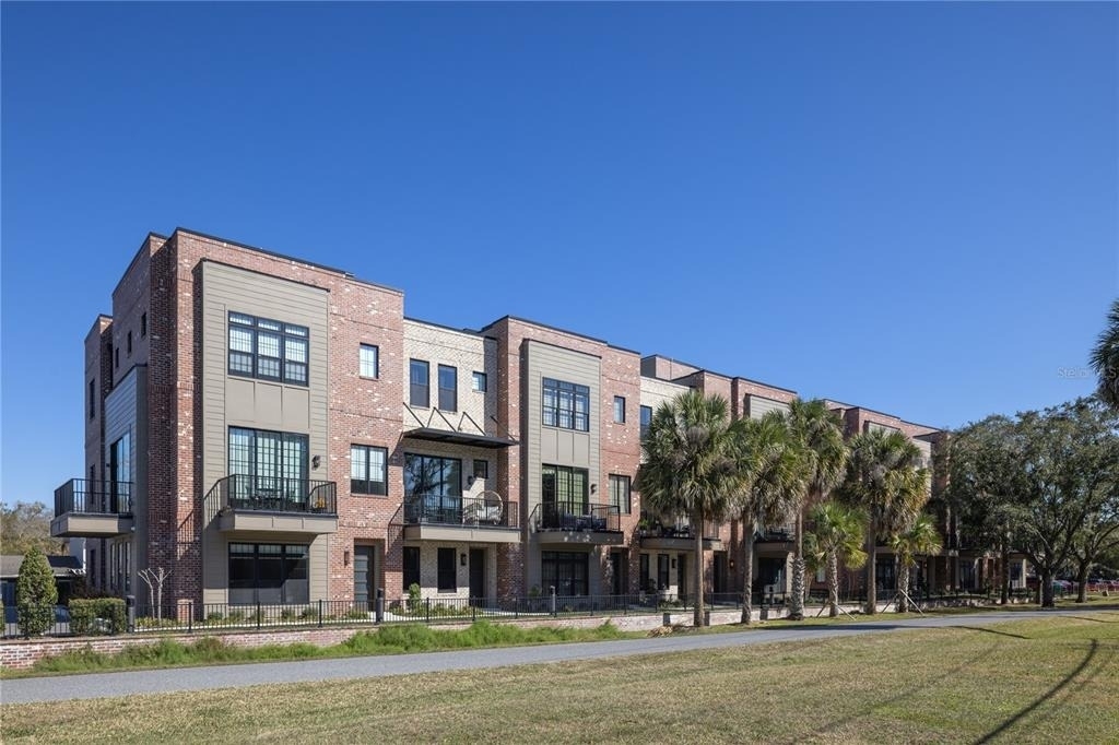 64 N Park Avenue - Photo 1